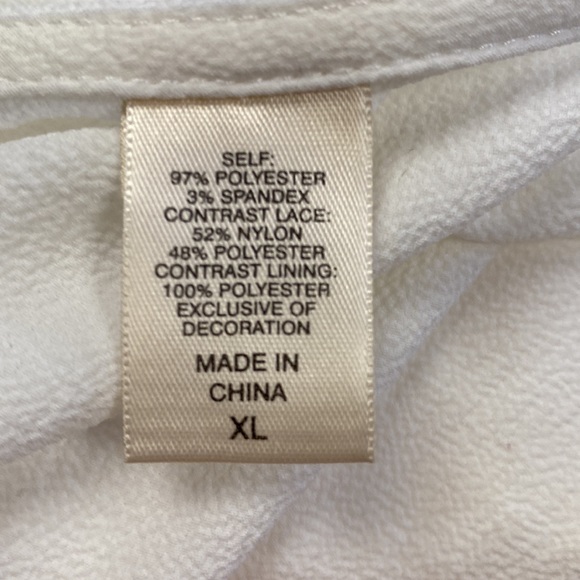 Women’s Feminine Blouse with Lace Detailing, XL - Picture 9 of 10